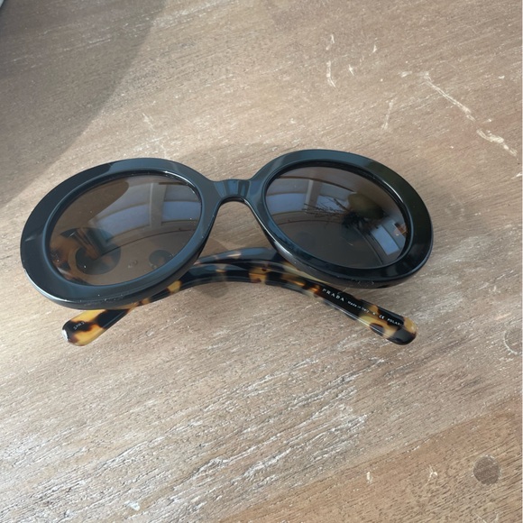 Prada Baroque Sunglasses SPR 27N Black Tortoise with original box - Picture 5 of 8